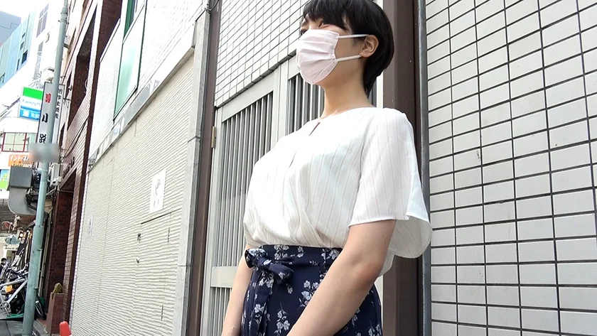 マッチアプリで見つけたショートヘアーの清楚系美女と出会って即ホテルイン！見た目とは裏腹のビッチ娘とパコパコ絶頂中出しSEX！-1