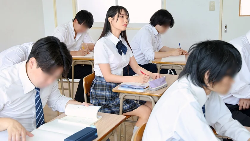 気になるあの子は、自ら望んで男子部員の性処理をする変態ド M マネージャーだった-1