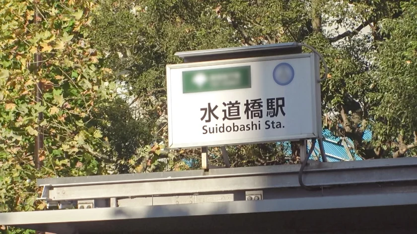 目指すは旦那に見つけてもらうため！！三十路お姉さんの淫乱ハラハラ浮気セックス大開幕！！やらしい唇からベロを出した舌フェラディープキスで、ご無沙汰キッスの再デビュー！！全身をぴくぴくと跳ねらせ、完全にセックスのスイッチが入った淫乱人妻を、おっぱいからお尻から豪快に揉みしだく！！アンアンッと人妻のくせに子犬のように喘ぐ満足っぷり！！久々のセックスに期待しているのかマンコを大洪水にさせて、ケツ穴をひくつかせながら四つん這いクリイジリ！！ガチガチに勃起した乳首にデカチンに久々のご対面三点フェラ！！5年ぶりのキツマンを巨砲で耕すと嬉しそうにキャンキャン喘ぐ人妻！！どうだ！これがAVだぞ！！旦那とは言わず全世界にメス顔を晒してイケ！！！！-3