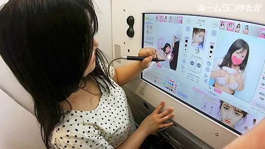 【むっちり痴女のプリクラ露出＆多目的トイレフェラ】Iカップ乳を所構わず露出し、勃起ちんぽを差し出されれば笑顔で口淫する変態女子☆-1