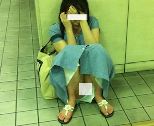 うっかりパンチラしちゃう娘たち（お股が開いちゃってます）-4