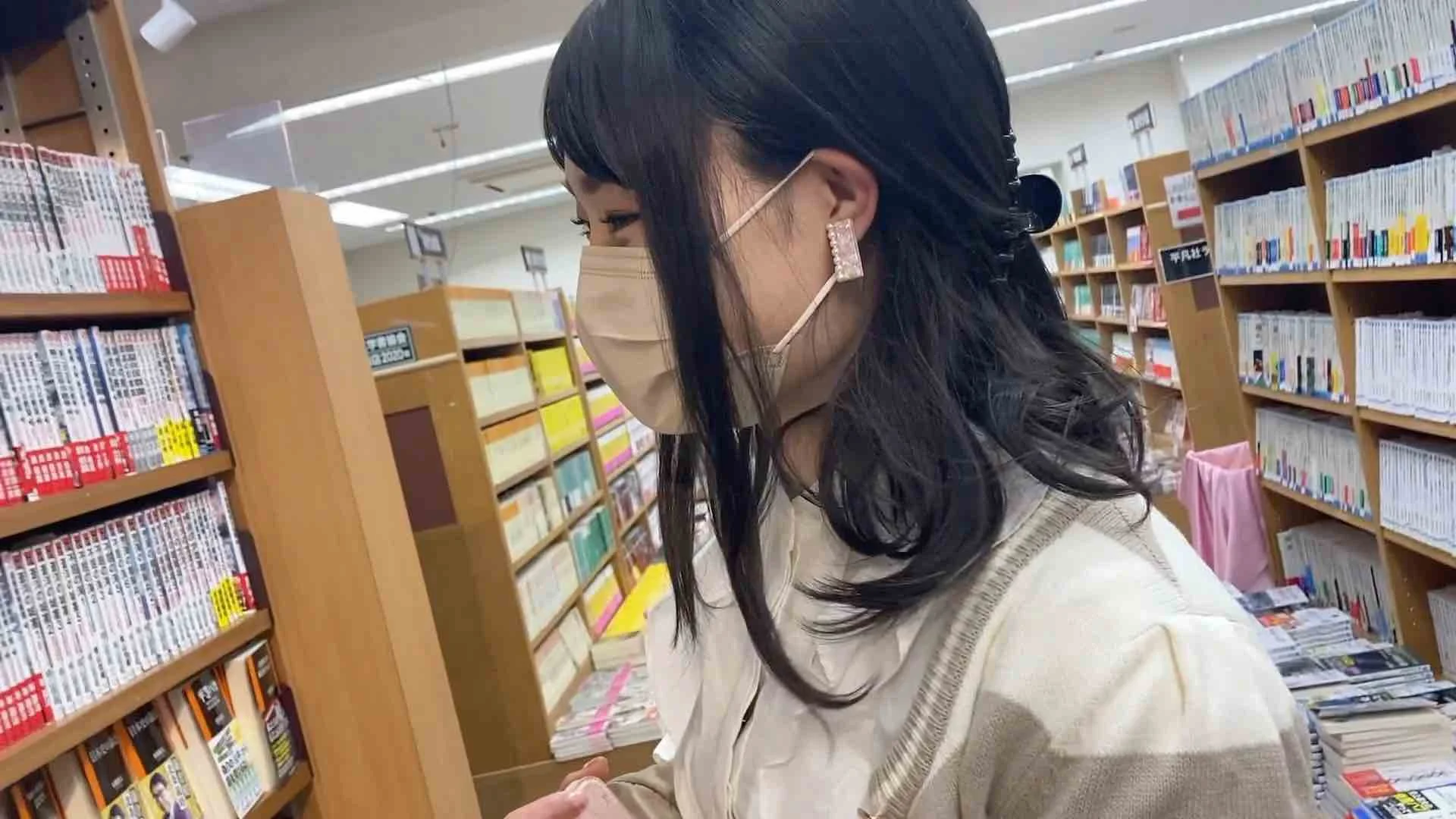 【パンチラ】【盗撮】先生のパンツが見れたら私は、、。-1