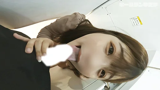 【プリ○ラ＆多目的トイレ どこでもフェラ】激可愛いムチぽちゃJDは単位よりもおちんぽのことで頭がいっぱい！所構わずペニしゃぶり♪-3