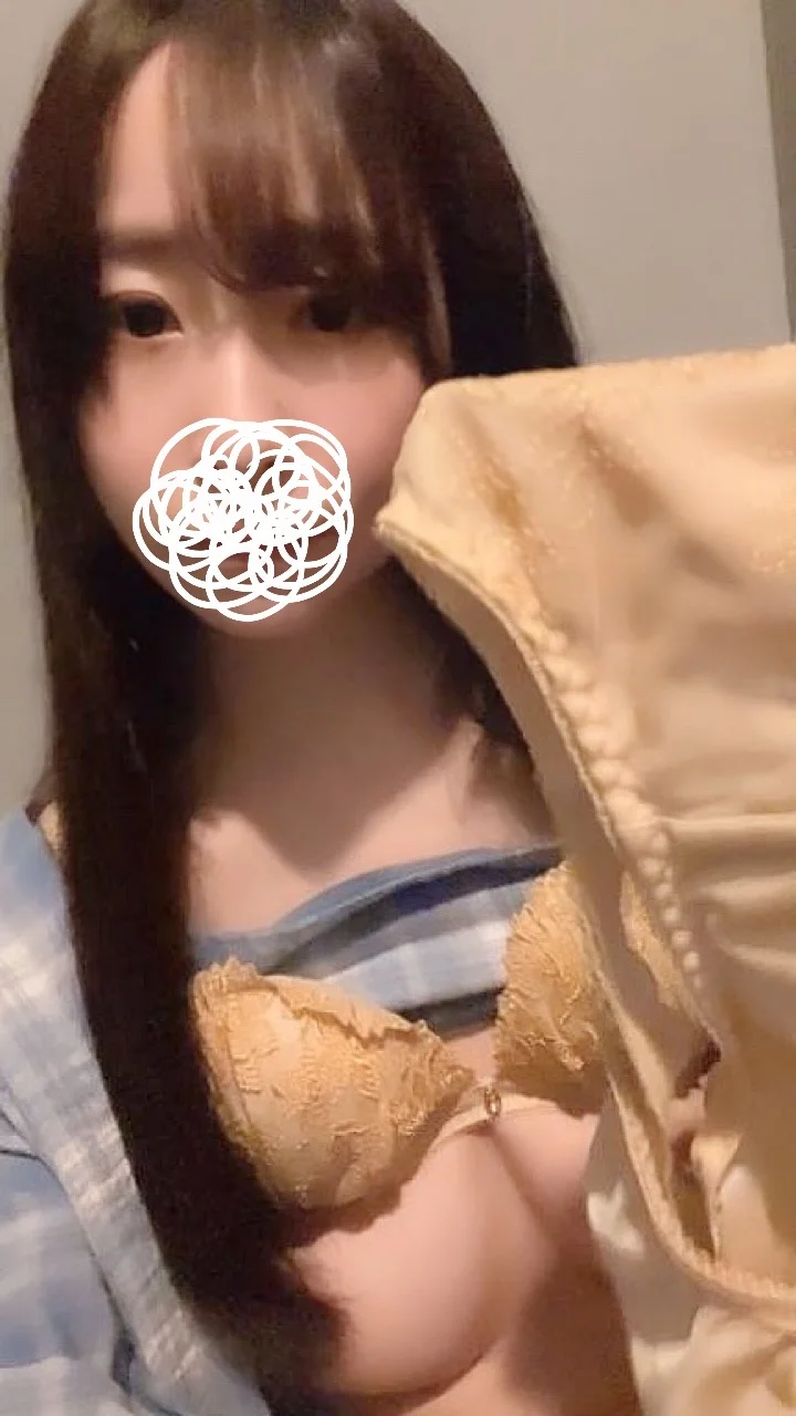 【素人】アイドル級フェイスの美女のオナニー_恥じらいながら美乳を揉みしだき-3