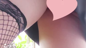 都会から離れたバス停で見つけた色白網タイツ女子の太もも＆生パンを視察(4K)-3