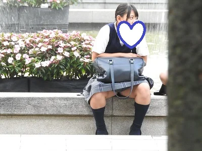 【再販】制服姿の可愛いコを発見！！（ＦＨＤ）大変です！！パンツが見えてますよ１-1