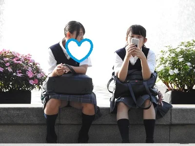 【再販】制服姿の可愛いコを発見！！（ＦＨＤ）大変です！！パンツが見えてますよ１-2