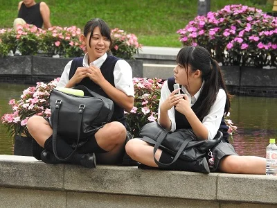 【再販】制服姿の可愛いコを発見！！（ＦＨＤ）大変です！！パンツが見えてますよ１-3