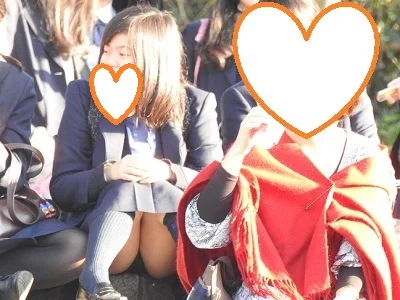 【再販】制服姿の可愛いコを発見！！（ＦＨＤ）大変です！！パンツが見えてますよ９