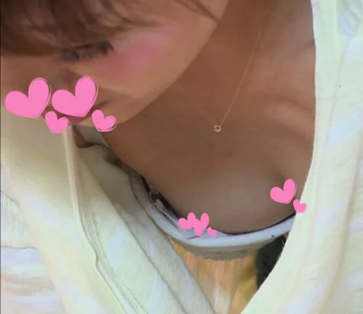 【乳首チラ】とあるベ●マサークルの風景{vol.21}3名のママ。ぶるんぶるんミルクタンクママと可愛らしいママさんたち。