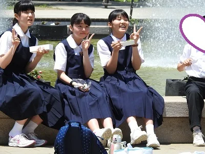 【再販】制服姿の女のコを撮影しました！！３２-4