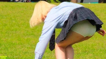 激レア！観覧車パンチラ！遊んでいる仲良しミニスカギャルを遠距離写撃！-4