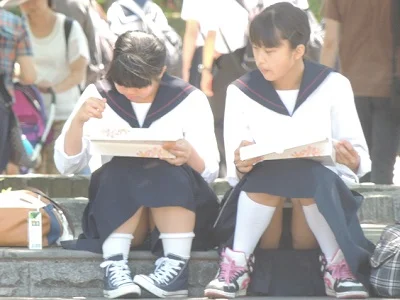 【再販】制服姿の可愛いコを発見！！（ＦＨＤ）大変です！！パンツが見えてますよ１７-3