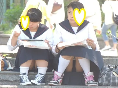 【再販】制服姿の可愛いコを発見！！（ＦＨＤ）大変です！！パンツが見えてますよ１７-4
