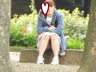 【再販】お座りお姉さん発見！！（ＦＨＤ）大変です！！パンツが見えてますよ３６-2