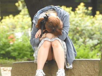 【再販】お座りお姉さん発見！！（ＦＨＤ）大変です！！パンツが見えてますよ３６-3