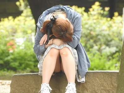 【再販】お座りお姉さん発見！！（ＦＨＤ）大変です！！パンツが見えてますよ３６-4