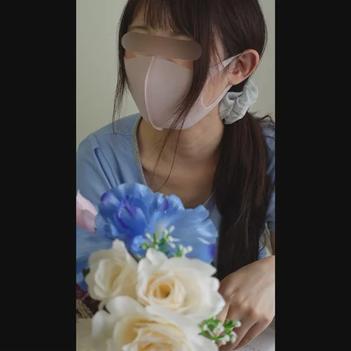 [胸チラ]友人へのビデオレターでパンチラ-2