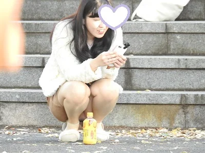 【再販】お座りお姉さん発見！！（ＦＨＤ）大変です！！パンツが見えてますよ９７-2