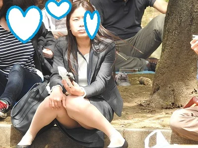 【再販】お座りお姉さん発見！！（ＦＨＤ）大変です！！パンツが見えてますよ１１２-5
