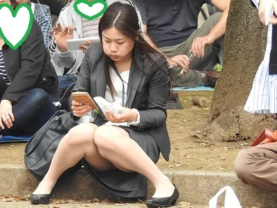 【再販】お座りお姉さん発見！！（ＦＨＤ）大変です！！パンツが見えてますよ１１２-6