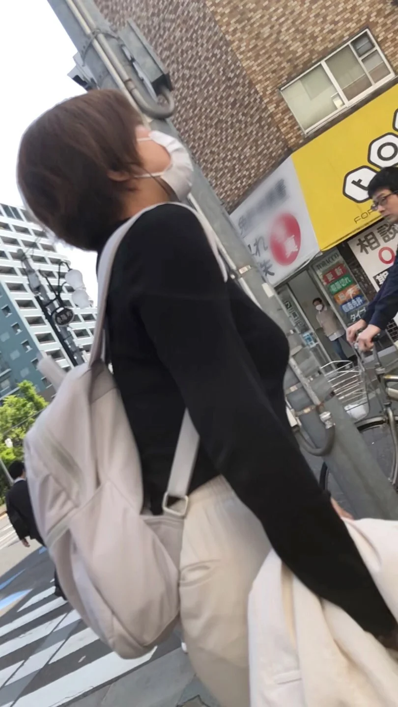 【横からの眺め241】程よい肉付きのＯＬのおっぱい乱舞に大興奮！！-1