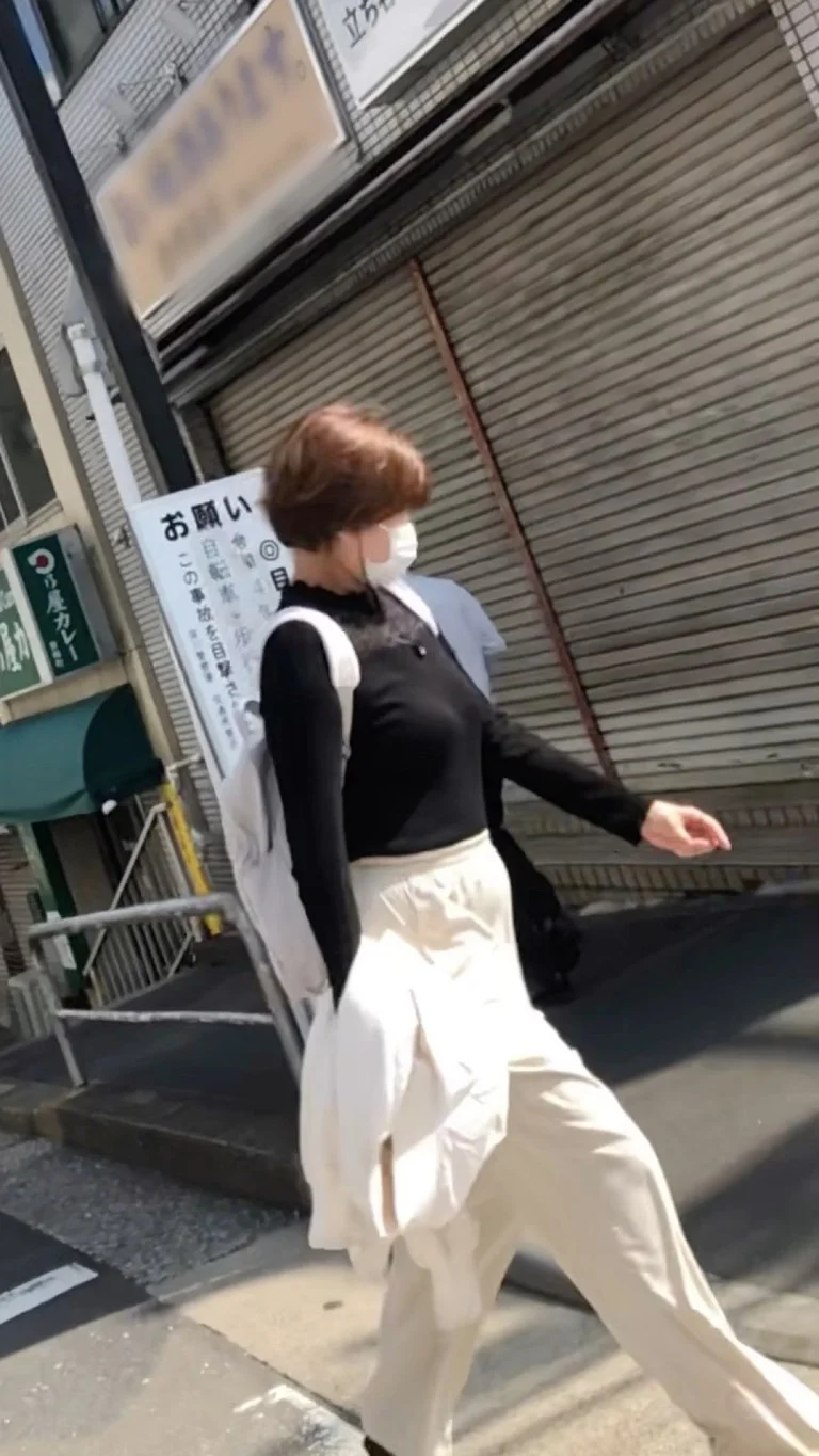 【横からの眺め241】程よい肉付きのＯＬのおっぱい乱舞に大興奮！！-3