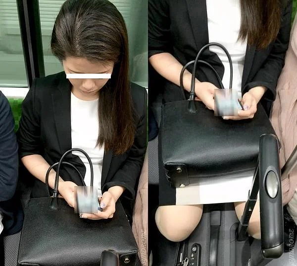 (電車対面）(顔出し)キャリーが目の前に置かれて邪魔になるも…その分…パンストあんよをくぱぁ～っとひろげてくれちゃった美人OLお-1