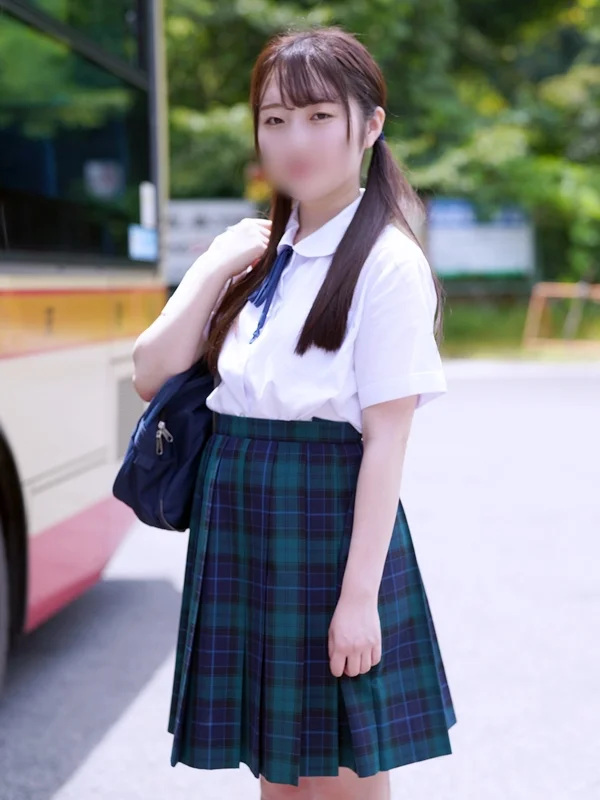 【再販】１５０㎝細身控えめおっぱいの制ふくジョシ…ちいさいマ●コと顔面に臭いザーメン連続中出し＆ぶっかけで汚じさんの肉オナホへ降格【個撮