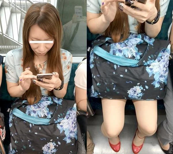 【再販】(電車対面）(顔出し)くぱぁ～×2…お股ゆるゆる…むき出しのパンストあんよが無防備に緩んじゃう…休日のOLお姉さん2人組を観察し-2