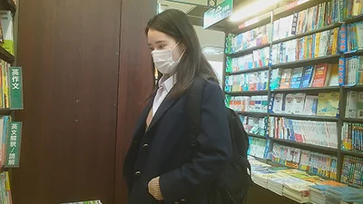 黒髪ロングの色白ハーフ顔のJ◯が電車で潮吹きさせられたあげくトイレで無許可の生中出しｗ