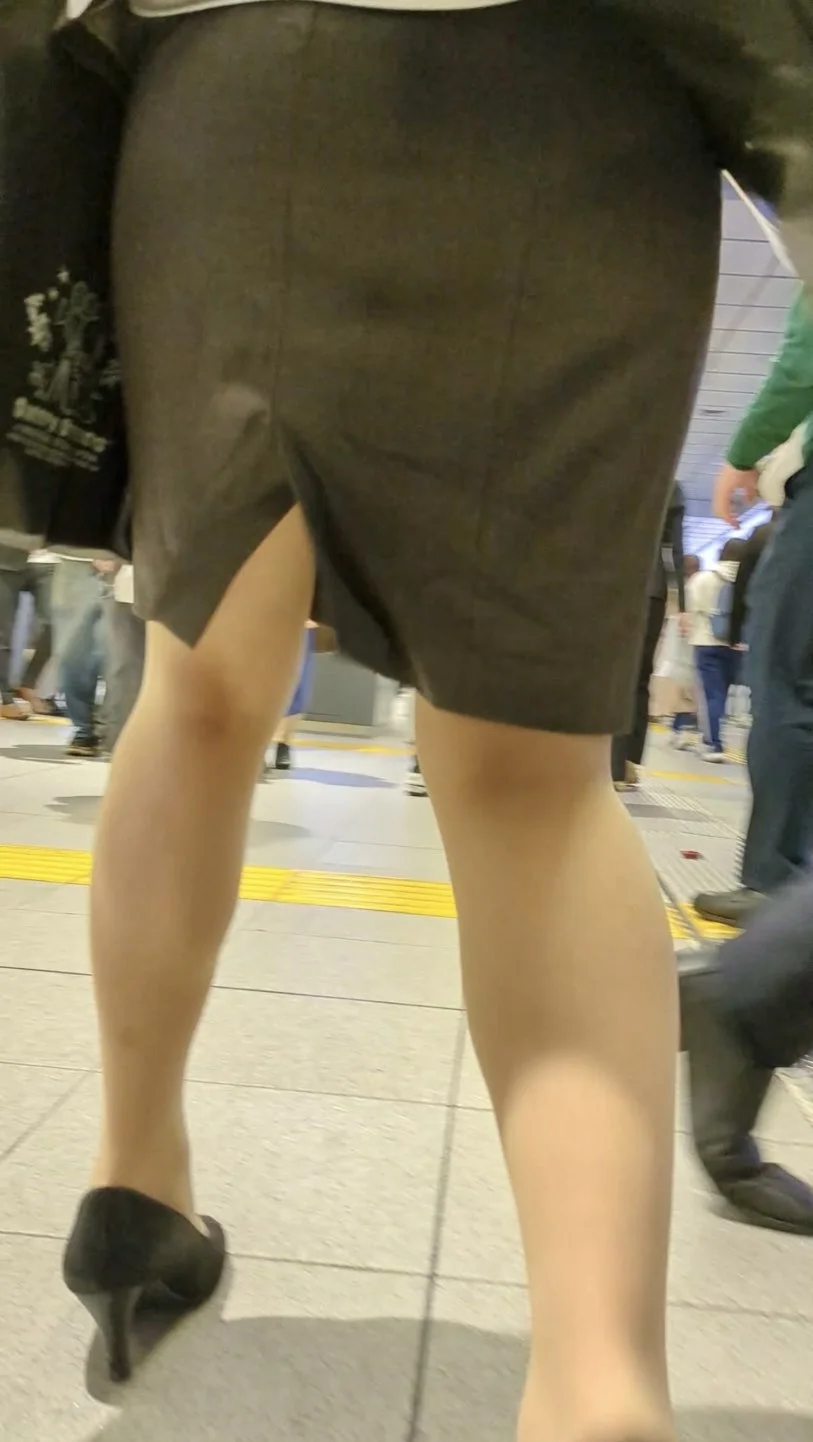 【350】最強のグレータイトスカートOLさんのプリプリ歩行！(前編)-5