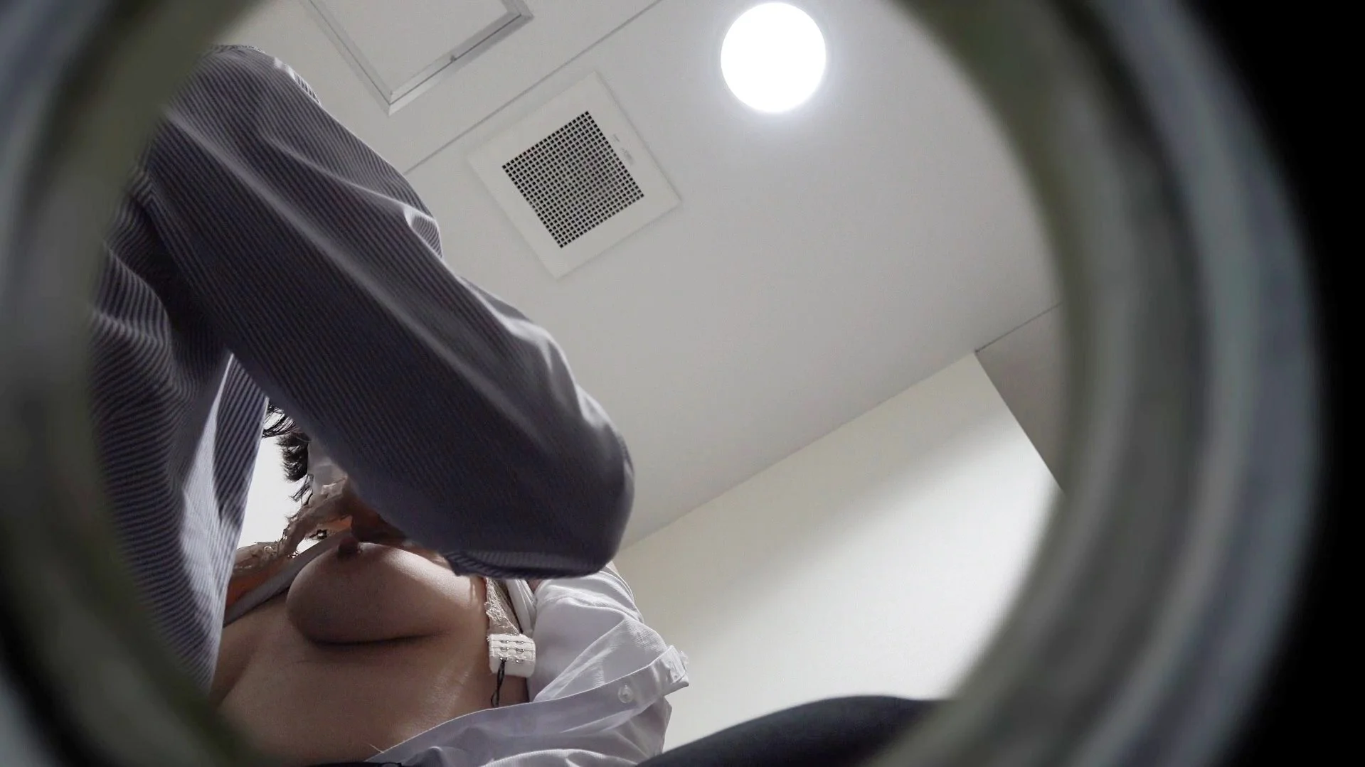 《第5弾企業面接SP》Vol.14で登場したT沢さん(21歳)のその後。オフィス内トイレでの密会。-2