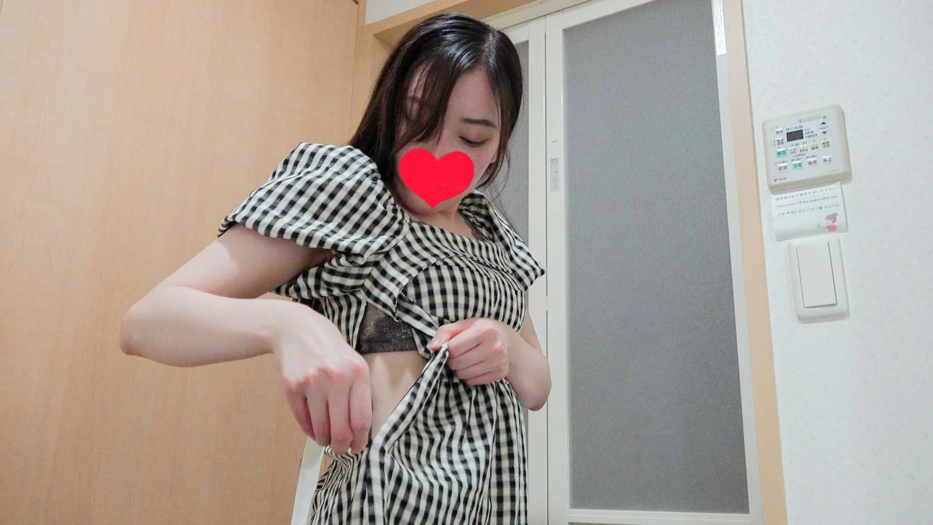 【民泊着替え】過去最高級!?爆乳ドエロ乳輪おっぱい♡/アイドル風清楚系美女♡228-229人目-1