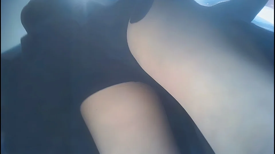 制服JKちゃんのエロい太ももにムラムラする動画-6