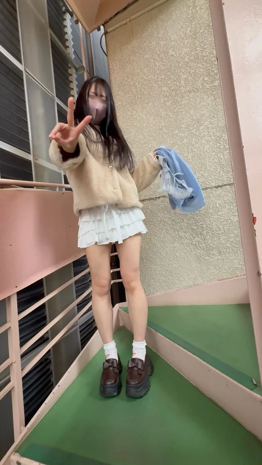 股下3ｃｍのミニスカで竹〇通りお出かけぱんちら