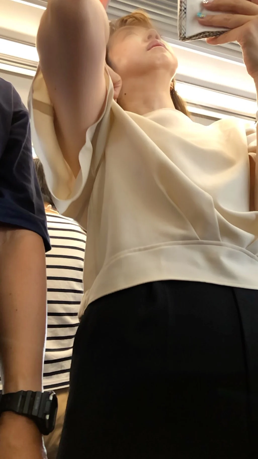 【下からの眺め83】人妻風の色気溢れるＯＬのＥカップを下から観察！！-4