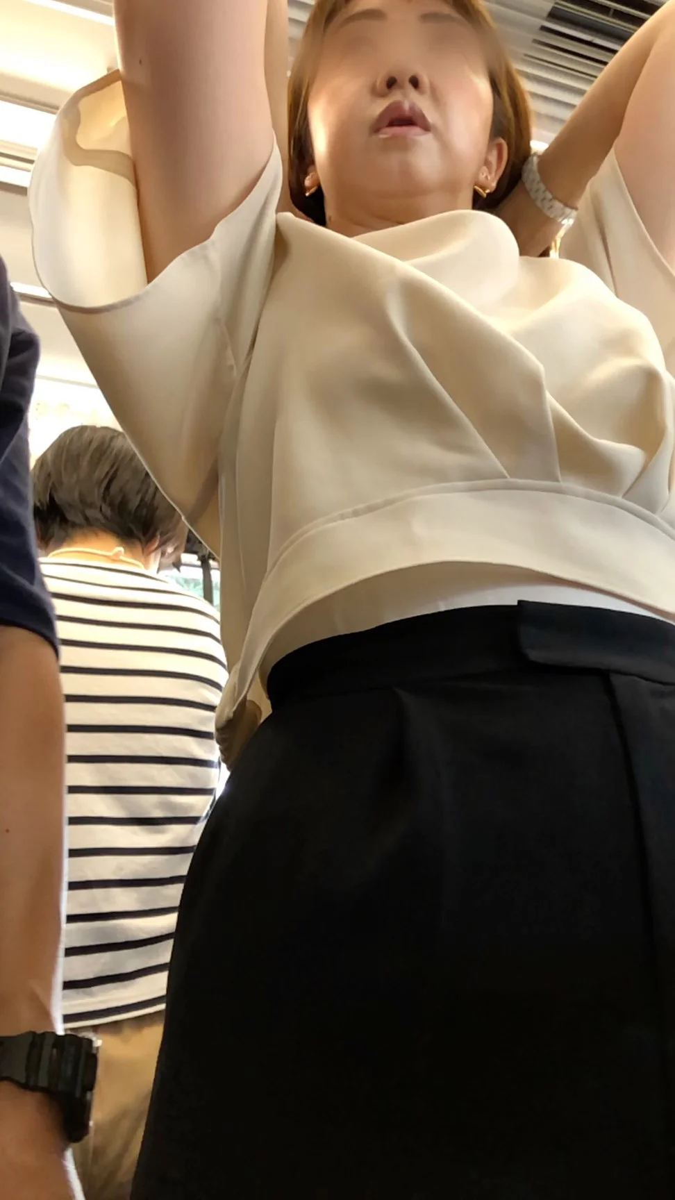 【下からの眺め83】人妻風の色気溢れるＯＬのＥカップを下から観察！！-5