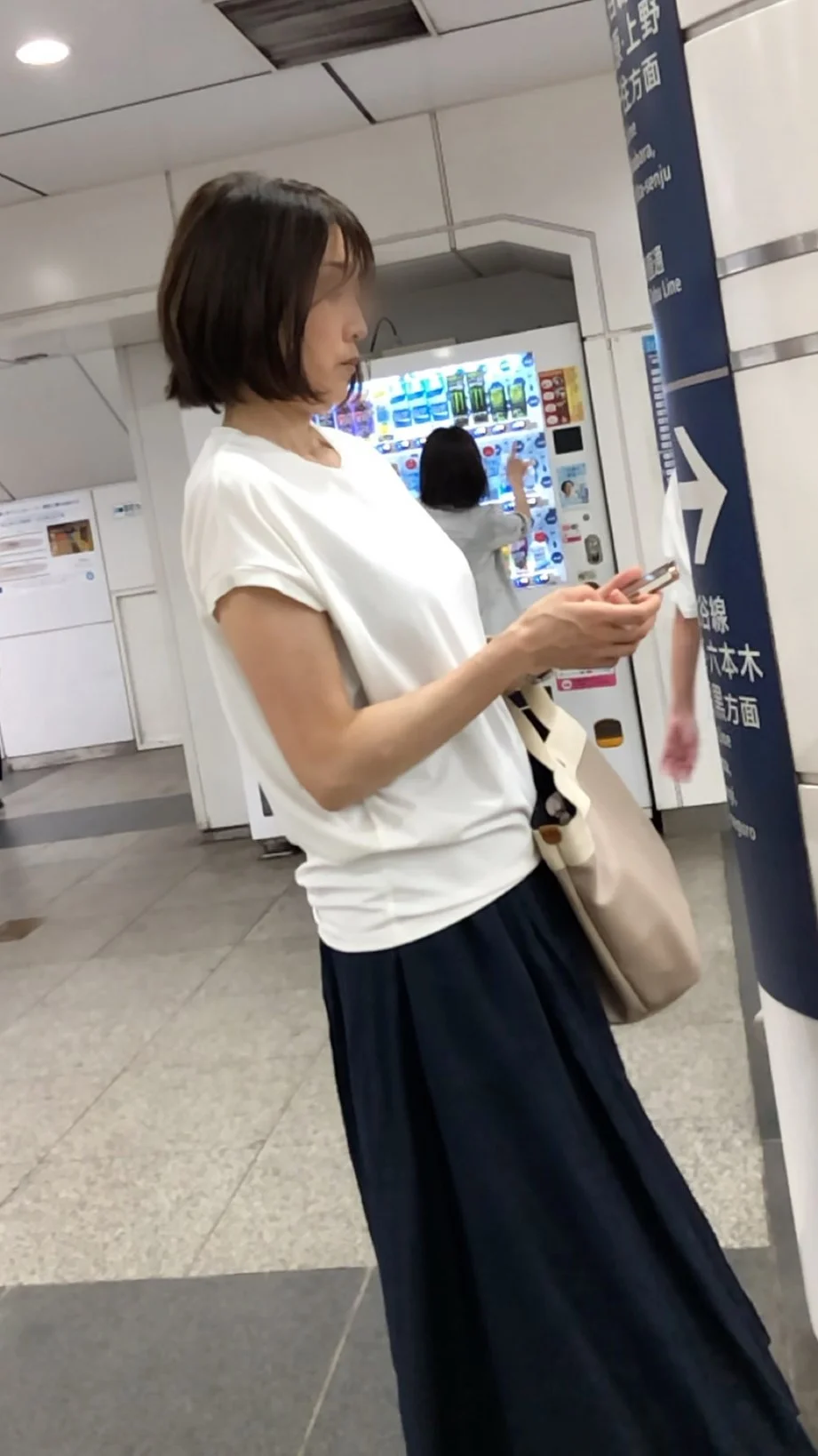 【横からの眺め314】人妻風ＯＬは推定Ｅカップの柔らかおっぱい！