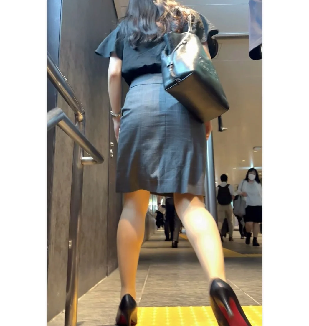【418】パンプスの底が赤いOLさんは大体色気ムンムンの自覚があります。