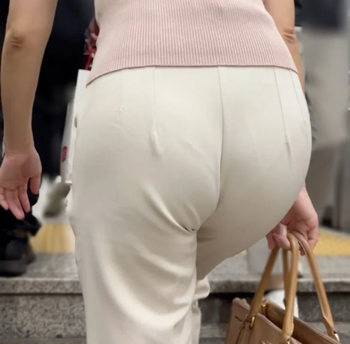 【再販】《４K・高画質》 No.1111「ええケツしとる！！お上品なセレブ奥様OL」