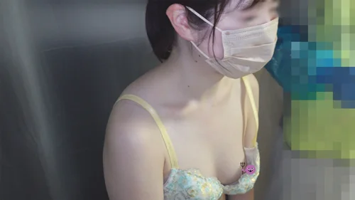【再販】[ワクチン接種]ブラホックが外れてて着替えに戸惑いながら乳首がぽろっと[胸チラ]-1
