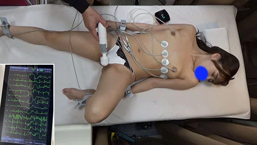 心電図検査室　膣に医療器具を挿入され抗えない快感に涙ぐむ銀行員-3