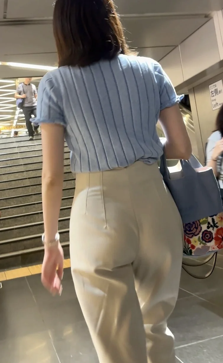【446】ハイウェストのホワイトパンツが眩しいお姉さんOL！-1