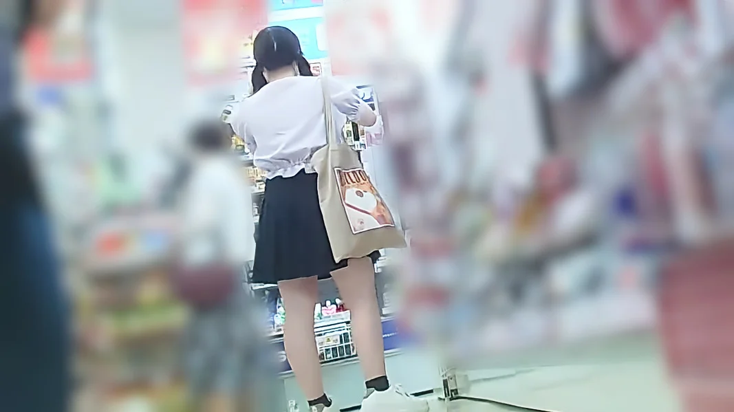マ〇キヨでお買い物する女子ウォッチング-3