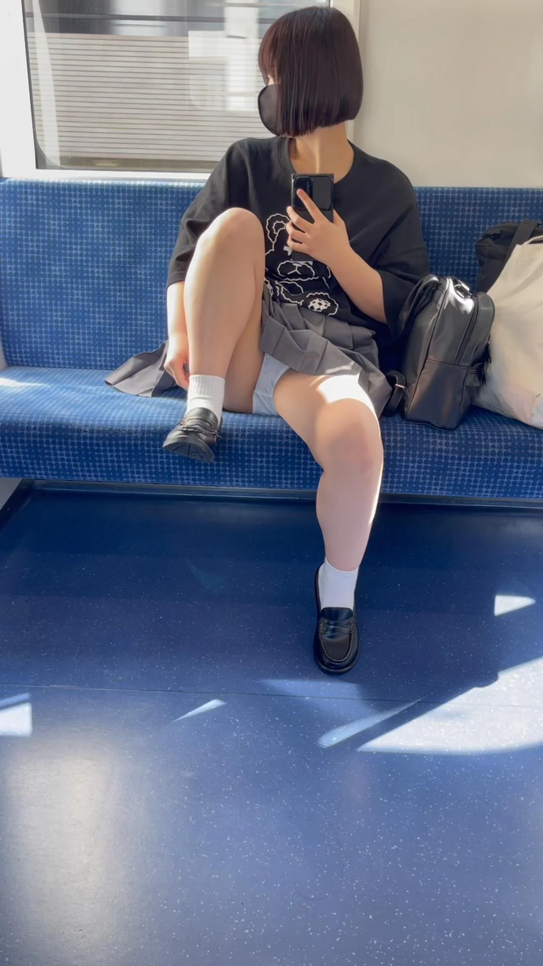 JK盗撮日記189　初めての電車での撮影！！元祖あ○ちゃん風激カワ童顔JKを電車内とトイレ内で盗撮【※完全主観34分超撮影】-3