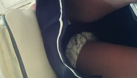 【盗撮風】【パンチラ】ショッピングを楽しむ女の子　見せパンからはみ出たパンティがそそります