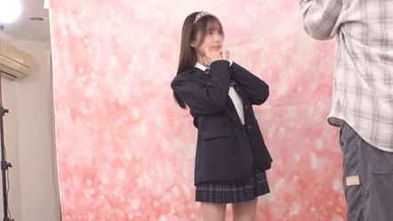 現役LJK ミスコン上位入賞記念撮影会 パンチラ隠し撮り 細身で色白、可愛い系の令和美少女