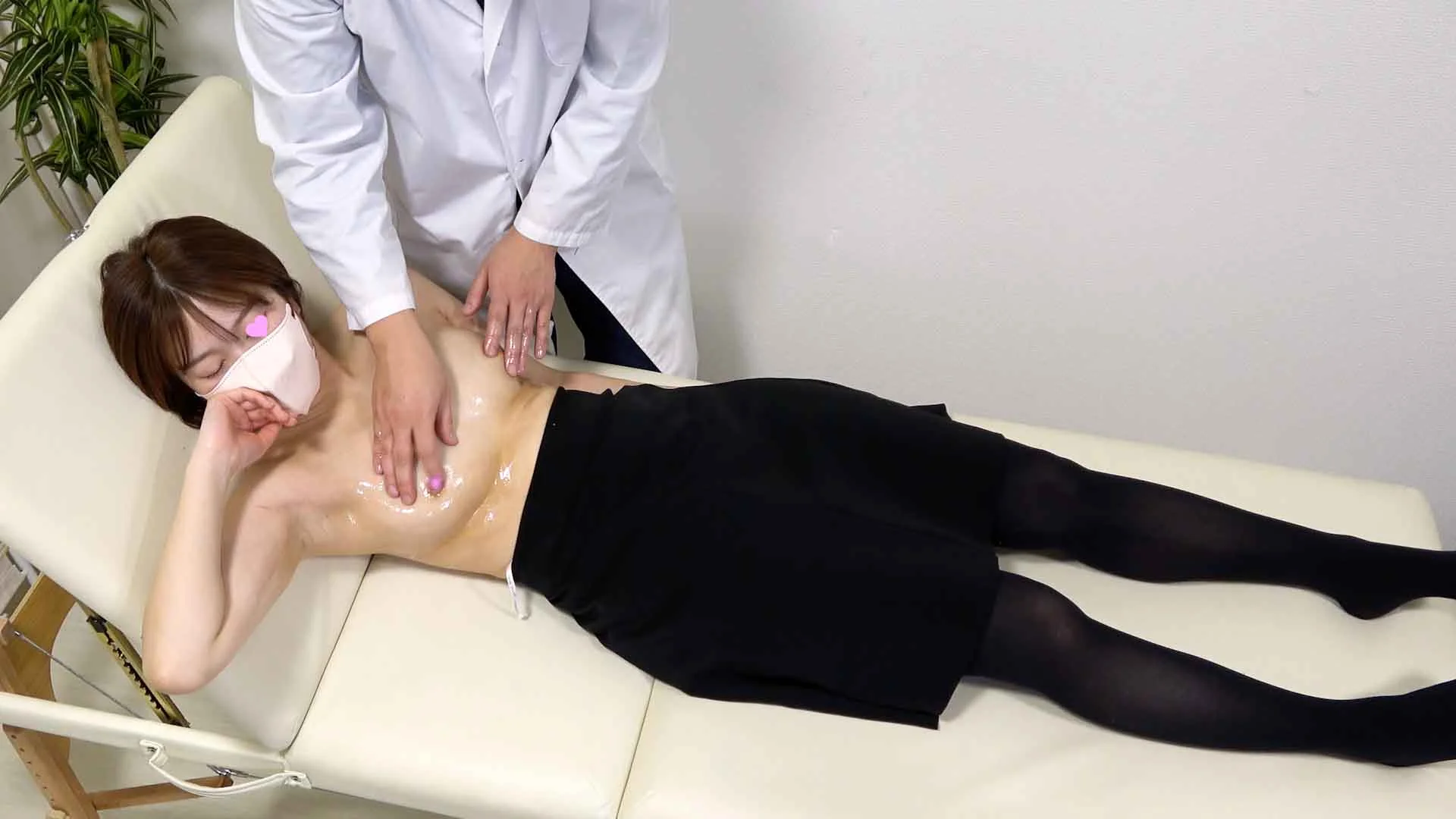 美巨乳OLのおっぱいを乳がん検査で揉みしだく/乳首責め検診でまさかの絶頂【美乳/内科医】-5
