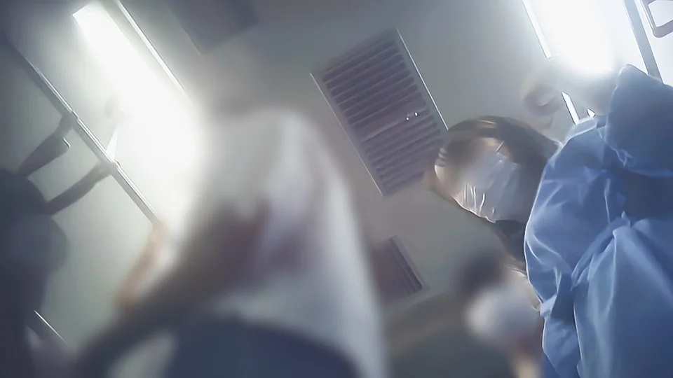 清純系爽やかワンピース娘を下からじっくりと眺める動画-6